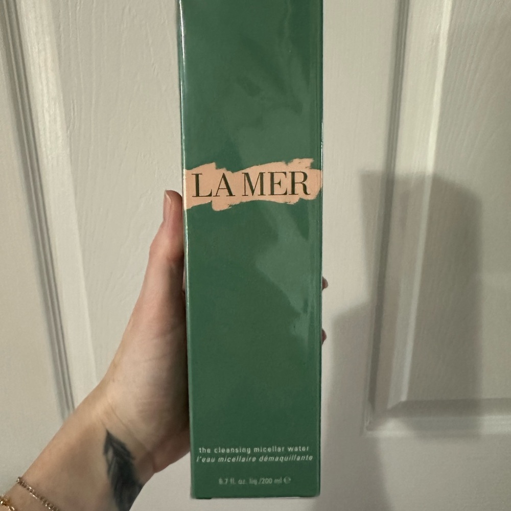 La Mer Cleansing Micellar Water – Green and Peach Accents